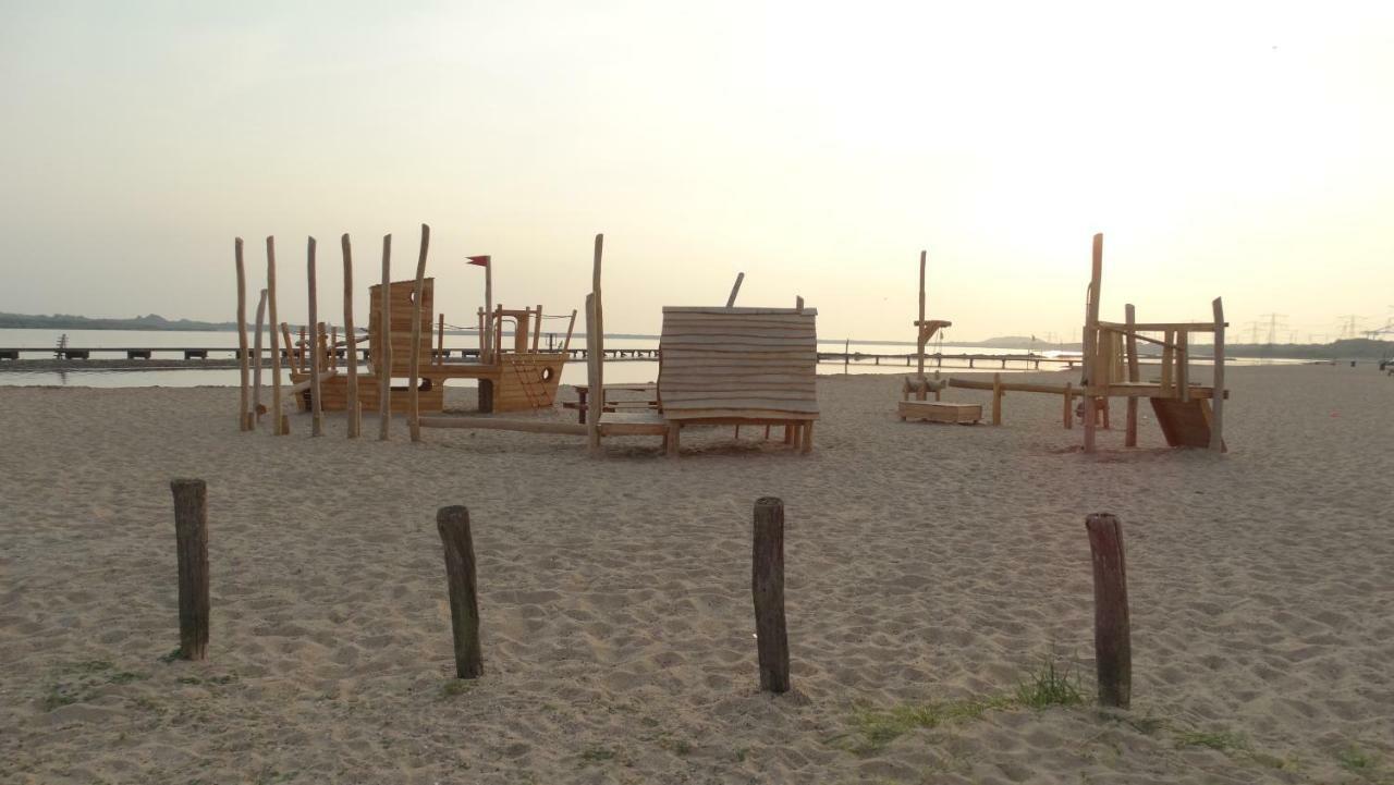 Beach Hotel أوستفورني المظهر الخارجي الصورة