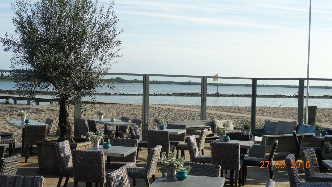 Beach Hotel أوستفورني المظهر الخارجي الصورة